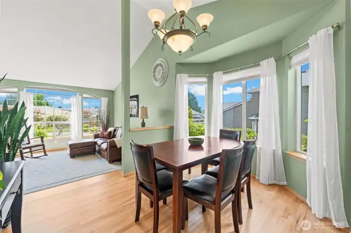 Dinning room table Dinning room table