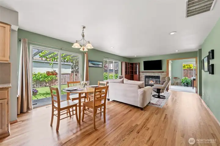 Extra eating space with family room Extra eating space with family room