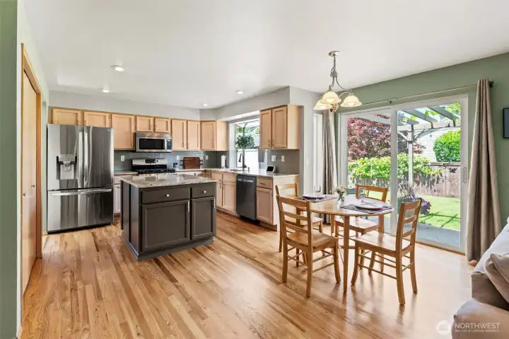 Extra eating space open to kitchen Extra eating space open to kitchen