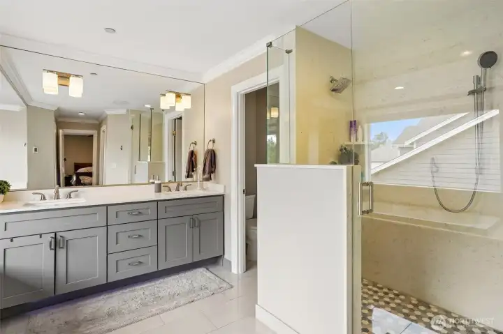 primary bath with one piece quartz