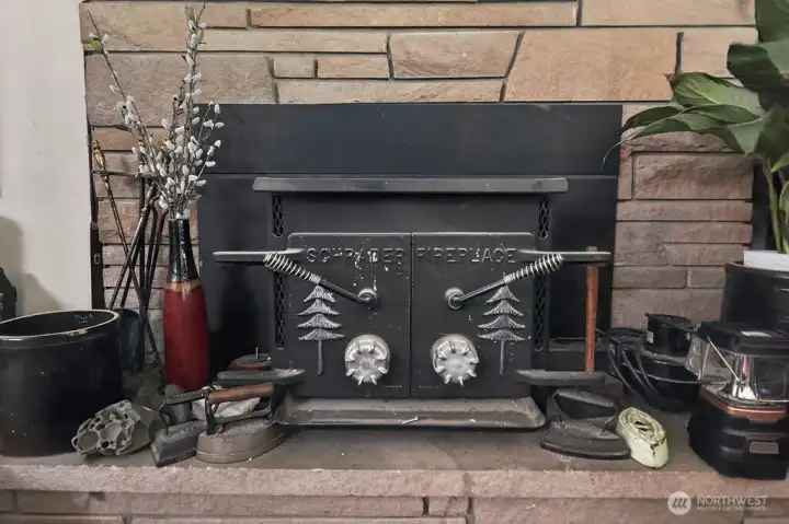 Wood Insert Keeps Things Toasty