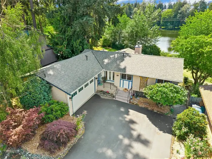 Ample parking in driveway Ample parking in driveway