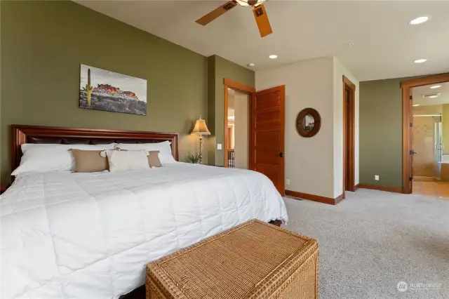 Upper level bedroom 2 w/ on-suite full bath w/ soaking tub and walk-in closet.