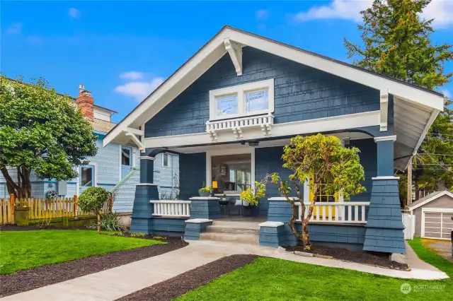 Eclectic &  exquisite front deck setting!