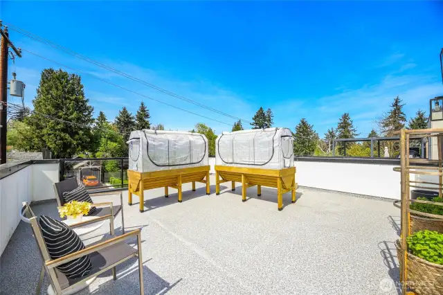 Roof top deck with ultilities.