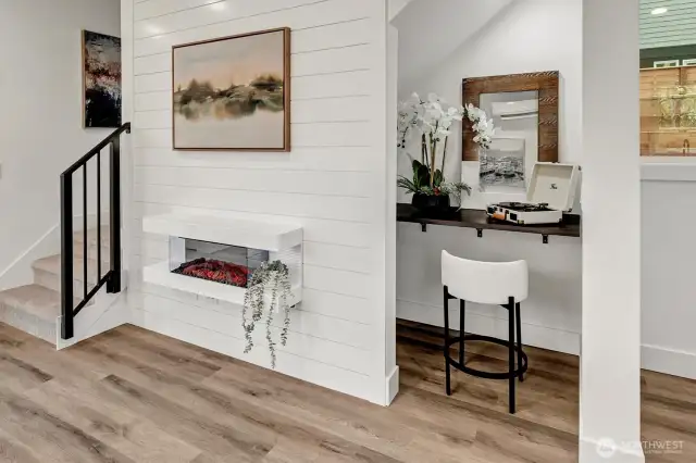 Office nook w/foldable desk, internet hookup