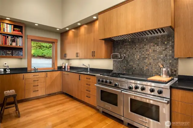 Chef's delight in this huge, multi functional kitchen with deluxe appliances.