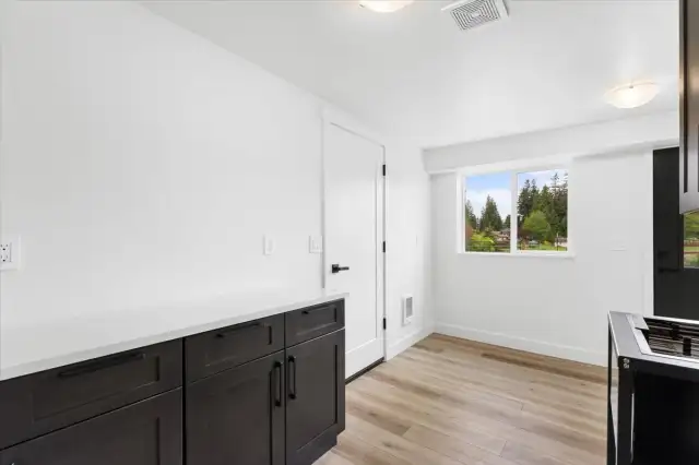 Large Laundry/Mud Room
