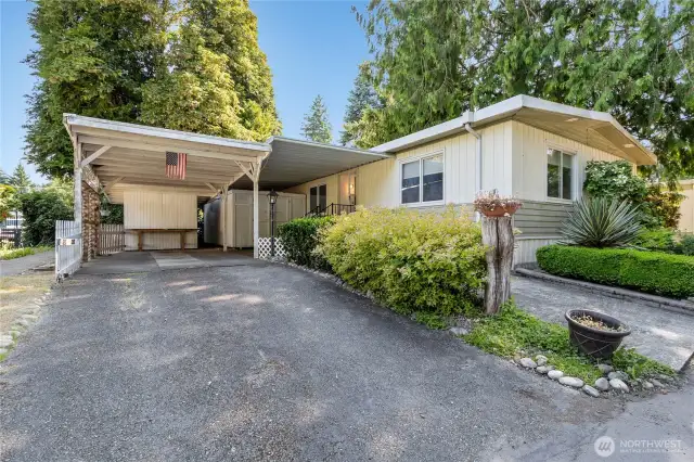 Carport and extra parking space