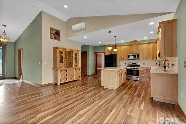 Vaulted ceiling, a nice sized kitchen with granite counters and gleaming floors. Beautiful