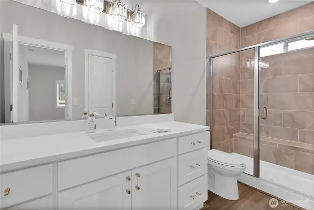 Adu's primary 5 piece bath, very nice