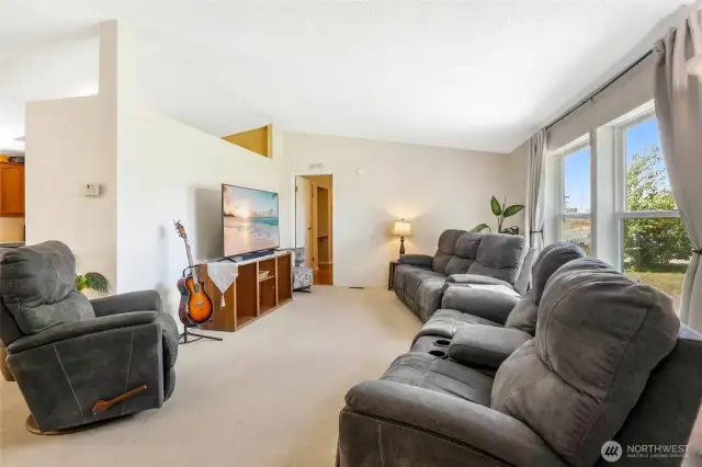 This 1996 Fleetwood double-wide offers 1,782 sq. ft. with vaulted ceilings