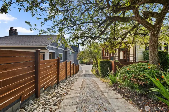 Idyllic private drive to the home.