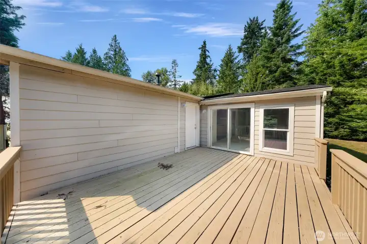 Grand front deck to greet you
