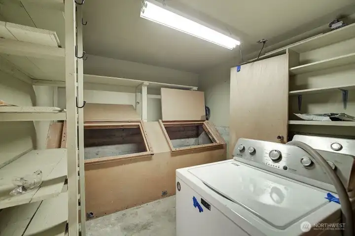 LAUDNRY ROOM STORAGE BASEMENT