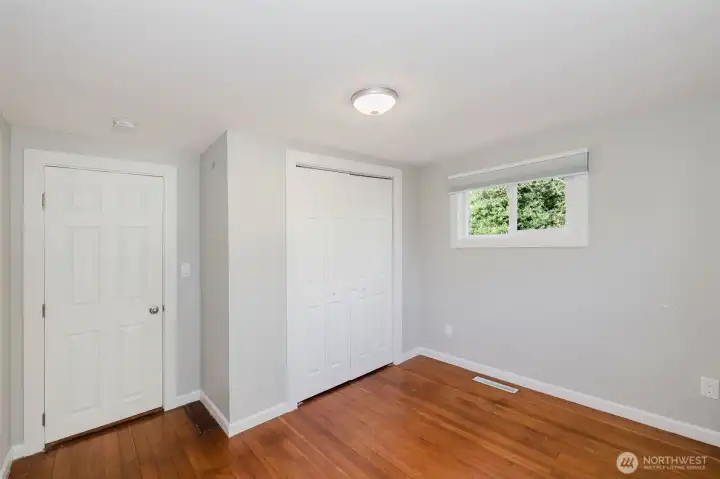 Lots of natural afternoon light with west-facing window.