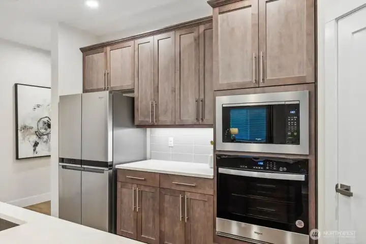 Photos are for representation only.  Features, colors, and selections may differ from photograph. See site agent for details.