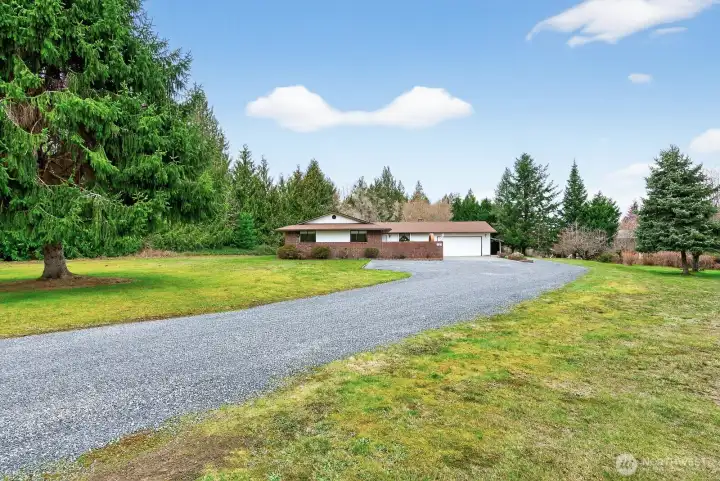 Home sits back from the dead end paved road for a great private setting. Located by Lakewood schools and easy access to I-5 for commute. This home is move-in ready, or make it your own with new personal touches.