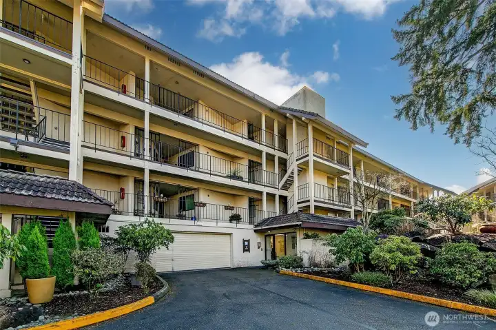 2 garage parking spots! + Storage