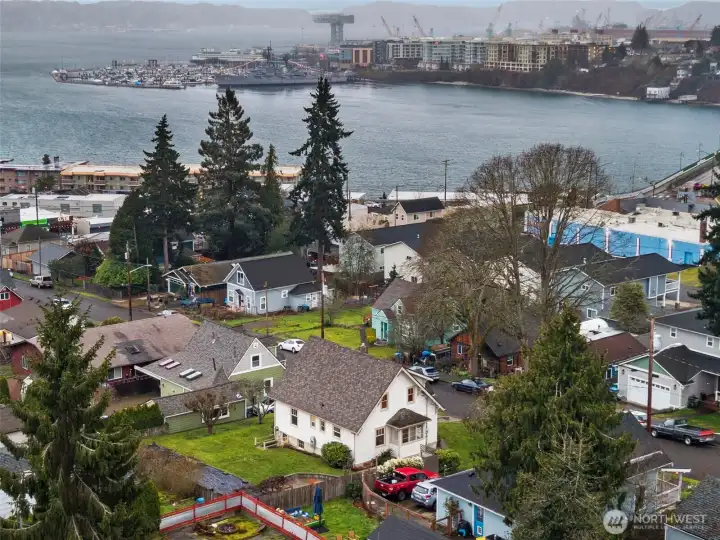 Walking distance to the Bremerton/Seattle ferry - ferries.