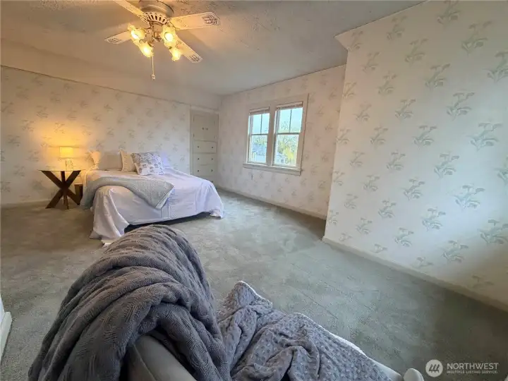 Oversize room upstairs!