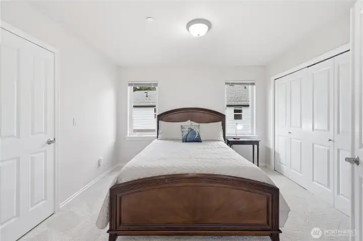 2nd Bedroom w/direct access to Full Bathroom