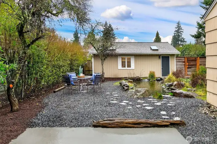 Sliding doors open directly to the garden patio, creating a seamless indoor-outdoor flow ideal for summer evenings and weekend entertaining.