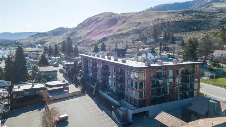 Drone footage of Chelan Resort Suites