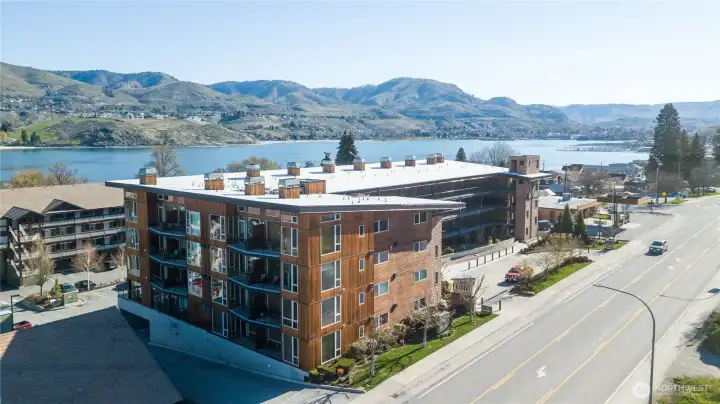 Drone footage of Chelan Resort Suites
