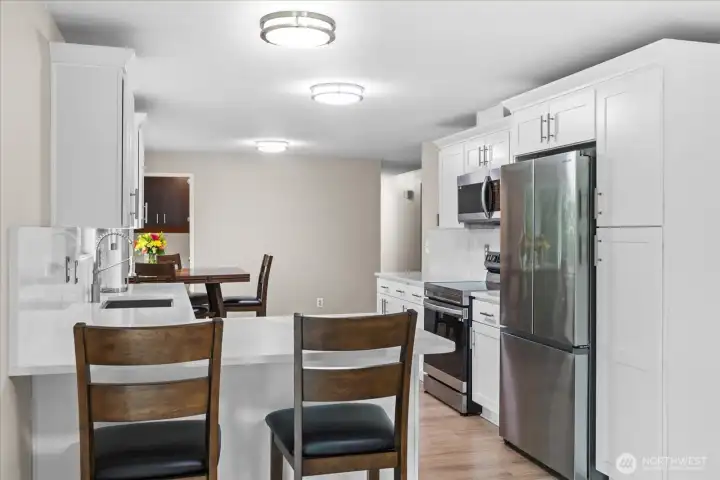 Enjoy a quick meal at the kitchen bar!