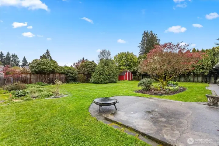Patio for entertaining guests; great views to potentially see parachuters in Snohomish on clear days!