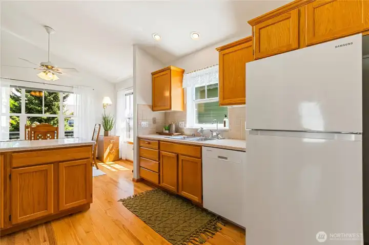 The beautiful golden oak floors throughout really accent the kitchen cabinets seen here. The beautiful golden oak floors throughout really accent the kitchen cabinets seen here.