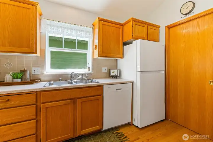 Plenty of room in the pantry to the right. Plenty of room in the pantry to the right.