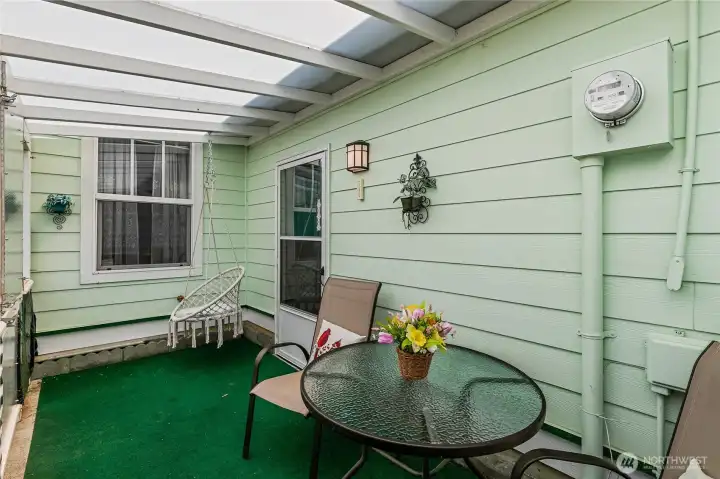 Covered back patio. Covered back patio.