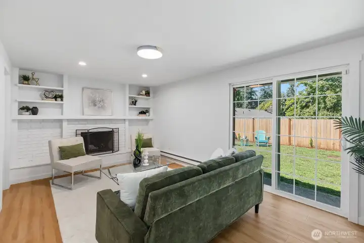 Family room with the access to backyard.