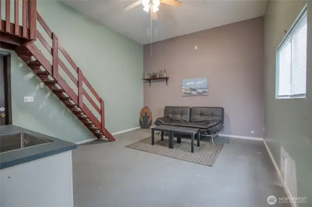 Extra Workspace, sleeping area, or hanging out