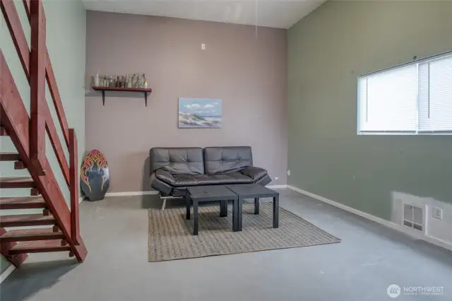 Painted concrete floor for flexible use