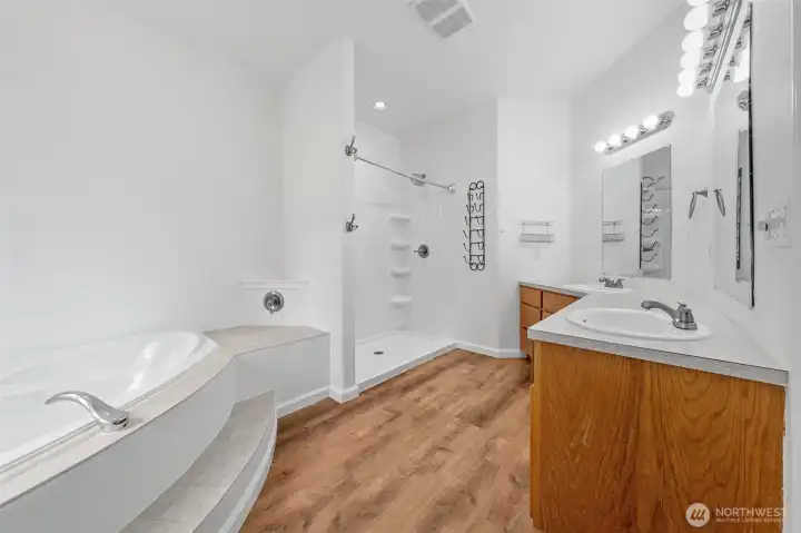 Primary 5 piece bathroom
