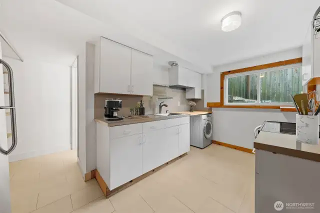 2nd kitchen in the basement~