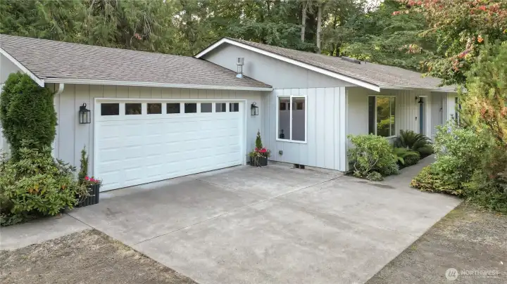 Front view of property, I love the setting up on a small hill, the long driveway and plenty of parking for you, guests, your RV, trailer, boat!