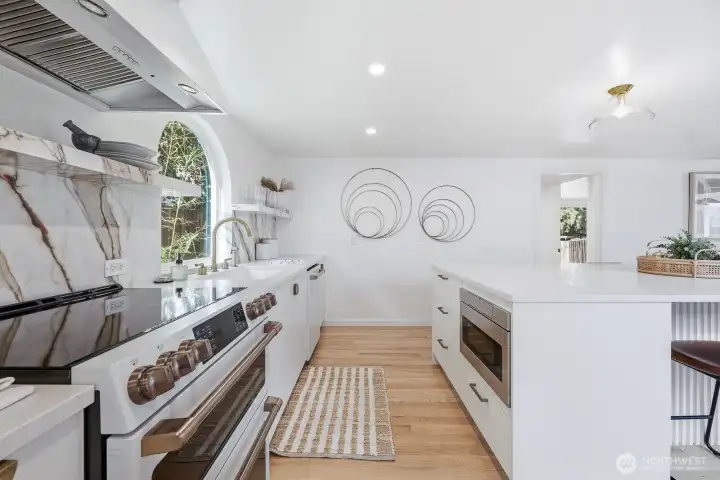 This double oven is not only functional, it's gorgeous too!
