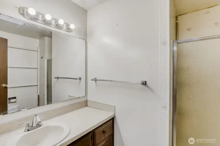 Upstairs Primary Bathroom