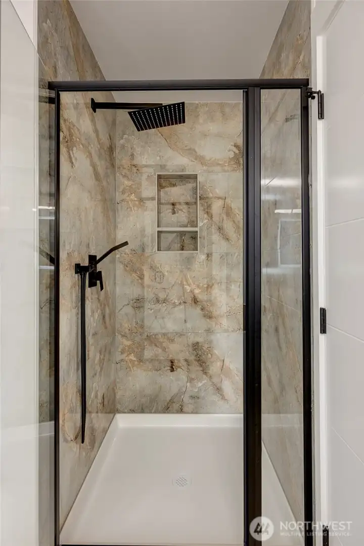 Shower in primary bath with dual shower heads