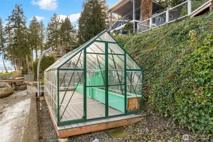 Waterfront greenhouse