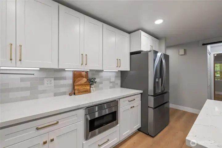 Stylish and modern microwave drawer