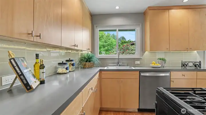 Walk into the full-sized, L shaped kitchen, fully remodeled in 2014. Walk into the full-sized, L shaped kitchen, fully remodeled in 2014.