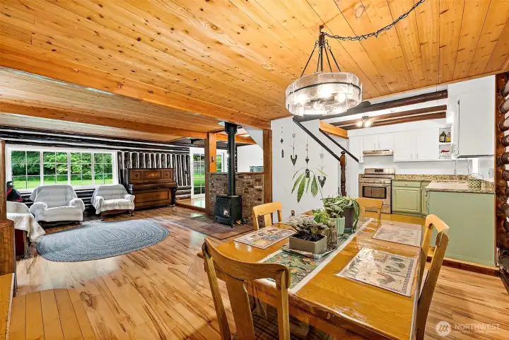 Gleaming new floors, dining area, gas stove and large windows bring in lots of light. Gleaming new floors, dining area, gas stove and large windows bring in lots of light.