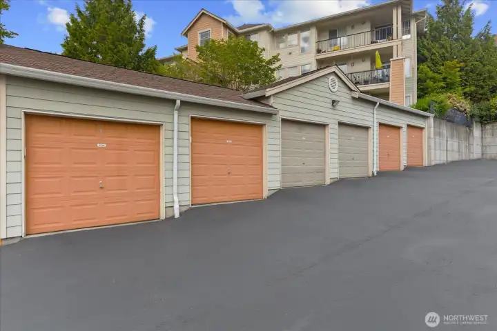 Rare private garage!