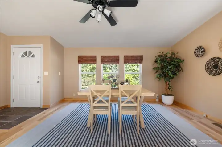 Expansive space to enjoy meals with large gatherings Expansive space to enjoy meals with large gatherings