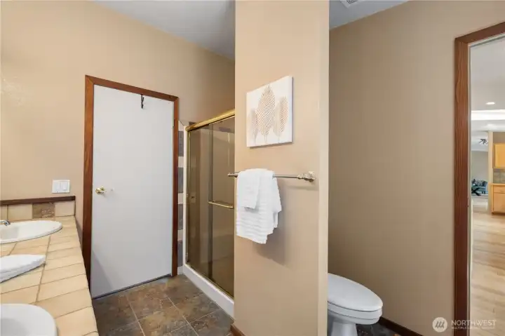 Separate shower and private water area Separate shower and private water area